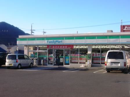 コンビニ　ファミリーマート（コンビニ）まで1200m