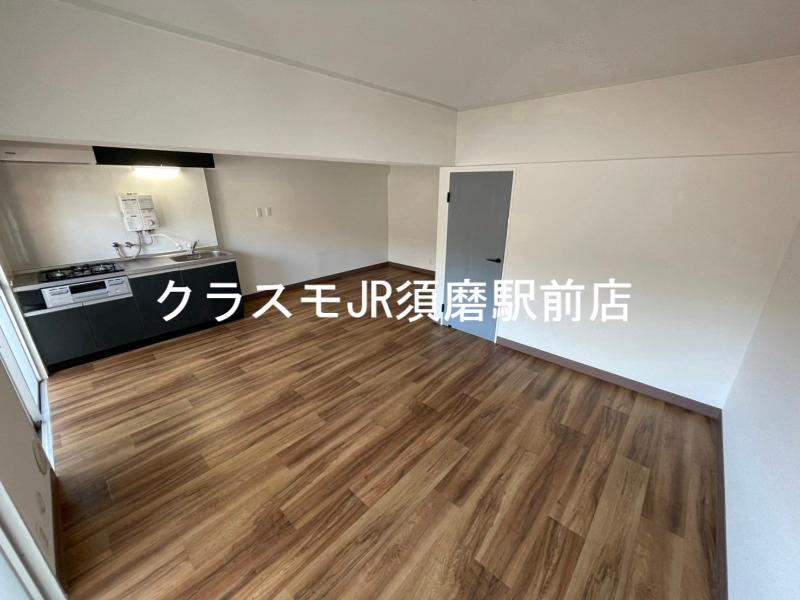 居室・リビング　ゆとりのある広さが魅力のリビング。開放的な気分になります。