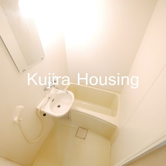 バス・シャワールーム　★バス・トイレ別なので湯船にゆったり浸かれます♪