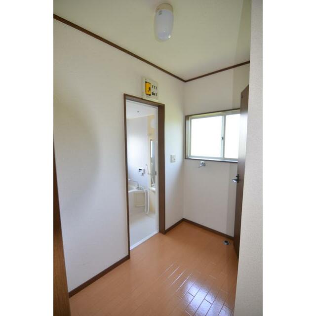 その他設備　洗濯機置き場はとても広く、ドラム式も入ります（６０cm以上あ