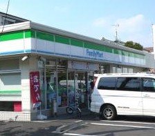 コンビニ　ファミリーマート加平一丁目店（コンビニ）まで504m