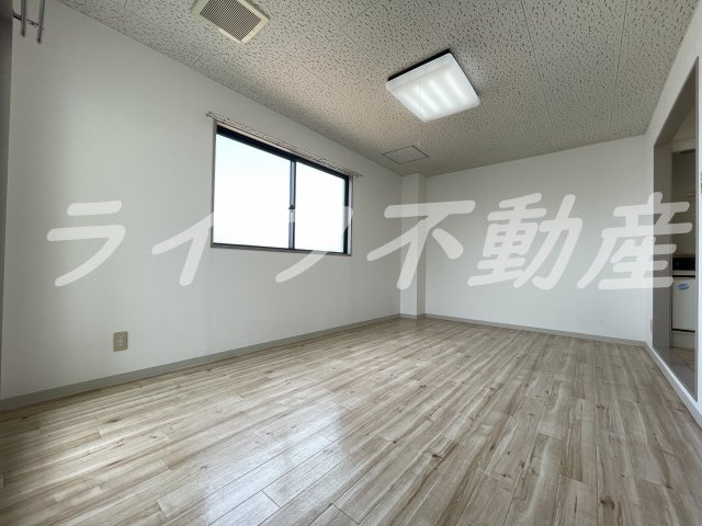 居室・リビング　こちらの居間で趣味の時間をお楽しみください