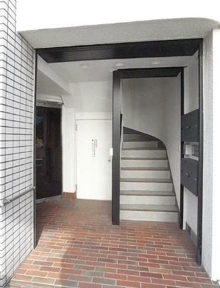 エントランス　建物の内部です