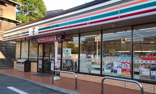 コンビニ　セブンイレブン 三原糸崎店（コンビニ）まで558m