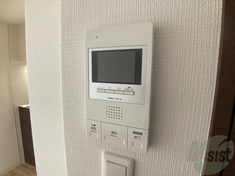 セキュリティ　モニター付インターホンです。来客者の顔が見えるので安心！