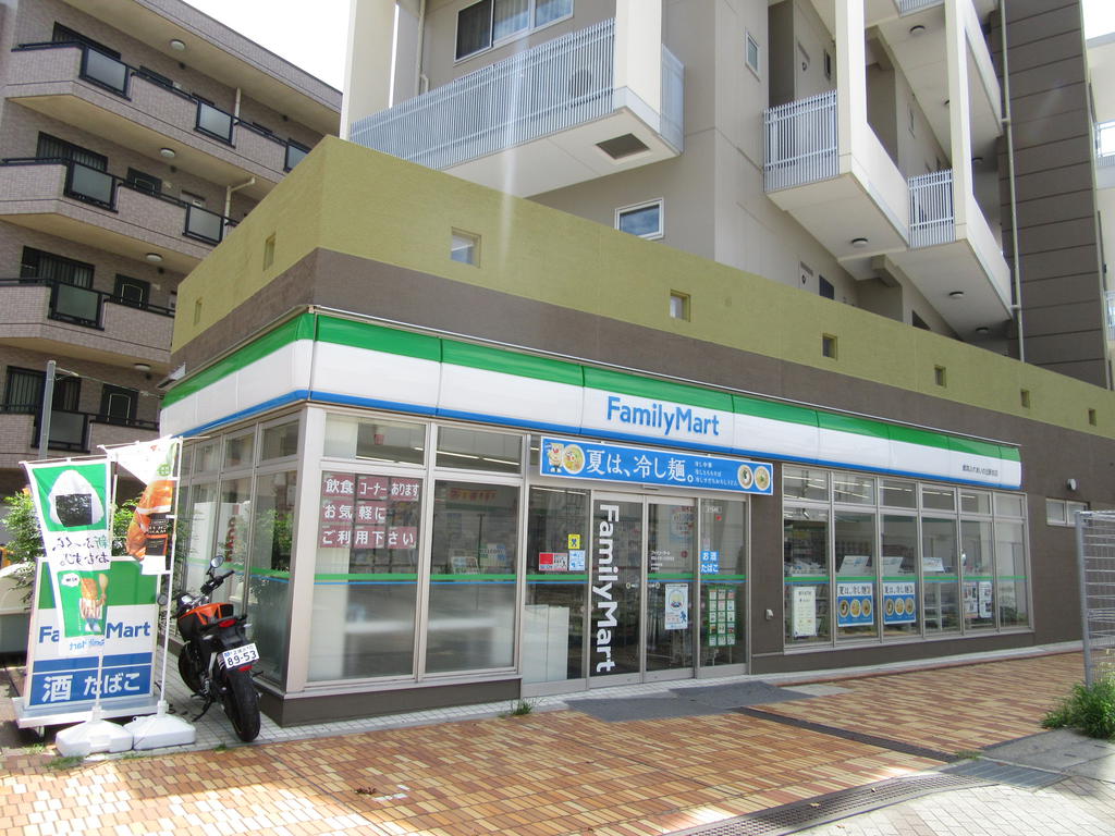コンビニ　ファミリーマート都筑ふれあいの丘駅前店（コンビニ）まで730m