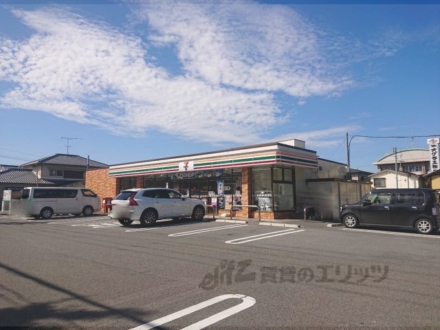コンビニ　セブンイレブン天理三島町北大路（コンビニ）まで550m