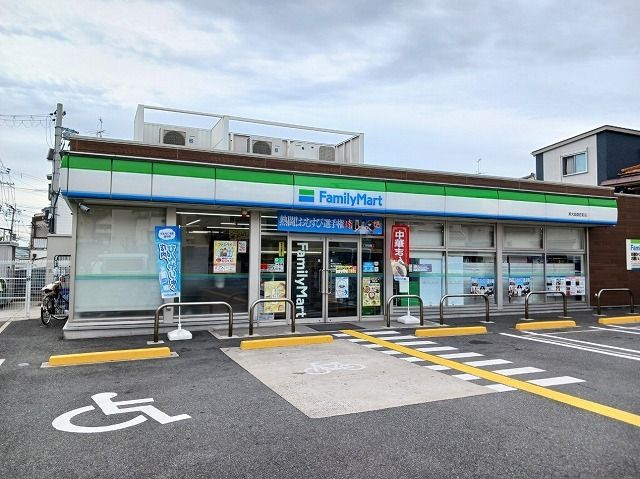 コンビニ　ファミリーマート東大阪南荘町店（コンビニ）まで290m