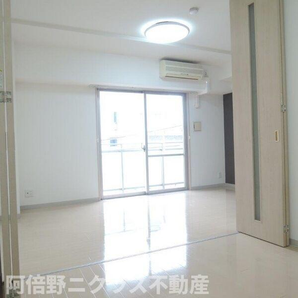 居室・リビング　内装は別部屋の参考写真です。