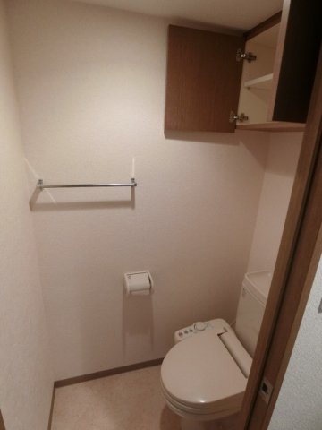 東急田園都市線 田奈駅 徒歩8分 5階建 築25年のトイレ写真