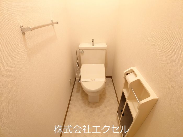 トイレ　温水洗浄便座です。