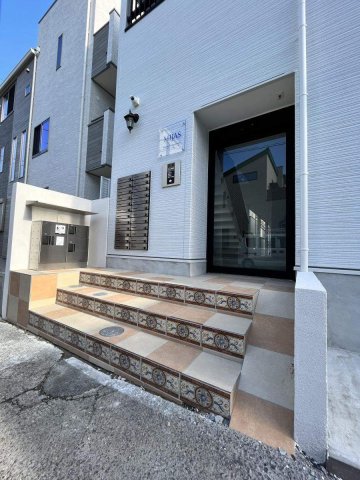 エントランス　お洒落な建物デザイン♪