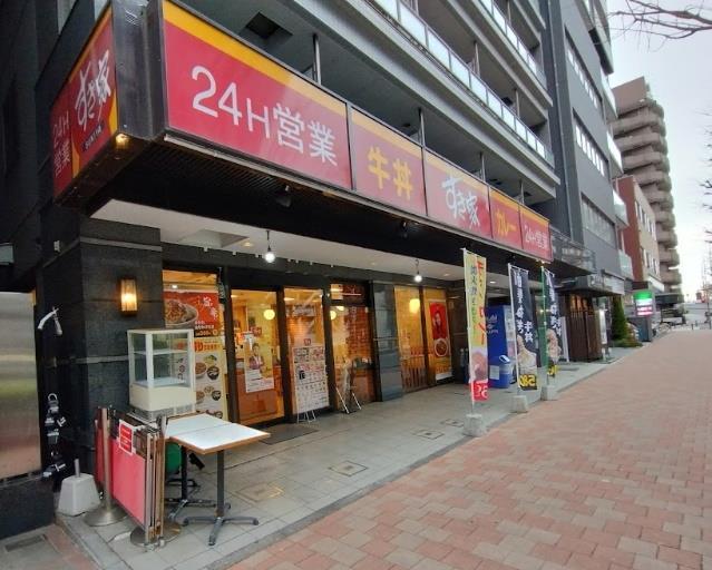 飲食店　すき家横浜アリーナ前店（飲食店）まで144m