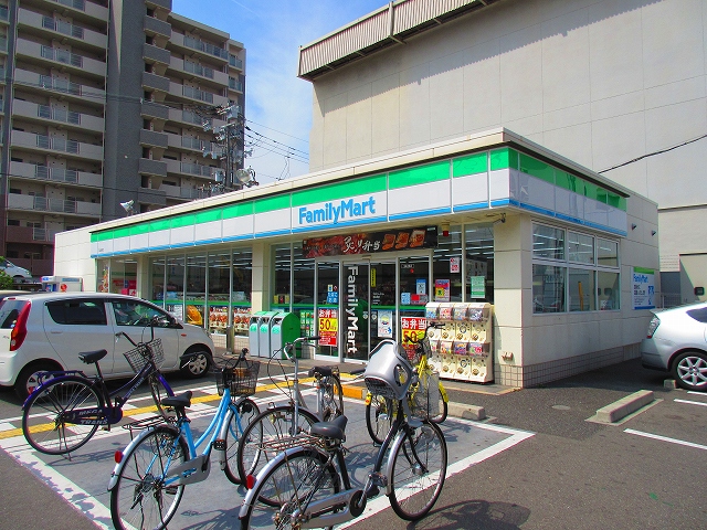 コンビニ　ファミリーマート 玉出西店（コンビニ）まで217m