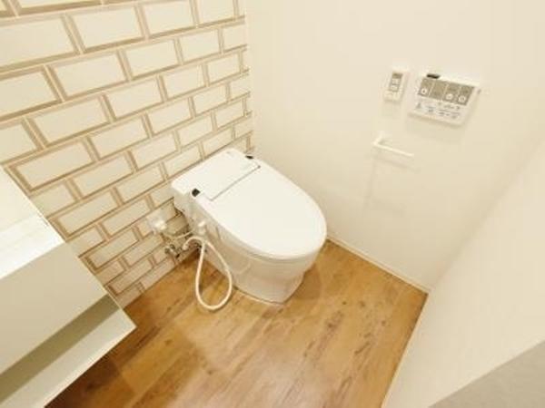 東急東横線 中目黒駅 徒歩6分 4階建 築7年のトイレ写真