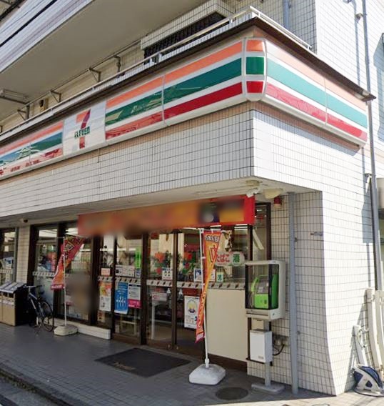 コンビニ　セブンイレブン（コンビニ）まで682m