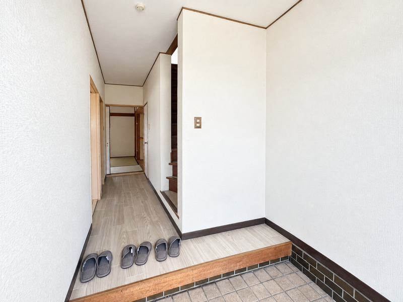 ＪＲ和歌山線 岩出駅 徒歩34分 2階建 築51年の玄関写真