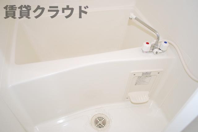 バス・シャワールーム　コンパクトで使いやすいお風呂です