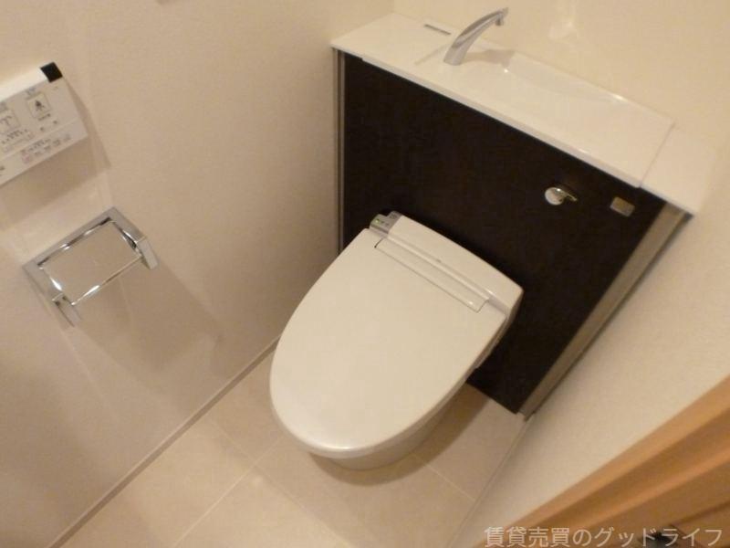 地下鉄東西線 二条駅 徒歩17分 4階建 築12年のトイレ写真