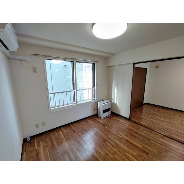 マープル円山の居間写真