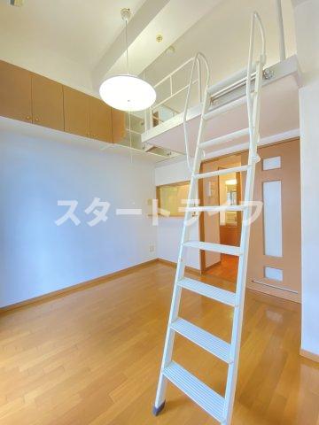 地下鉄御堂筋線 新大阪駅 徒歩4分 12階建 築25年の居間写真