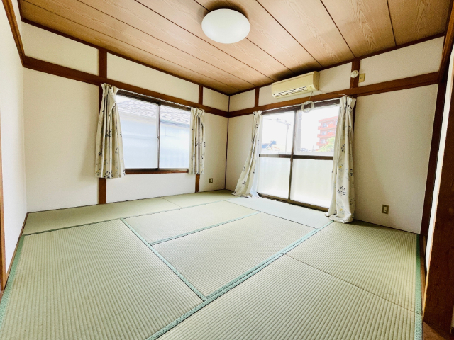 居室・リビング　※西部屋の写真です