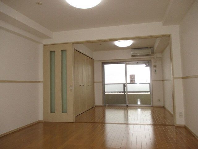 グランパーク天神の居間写真