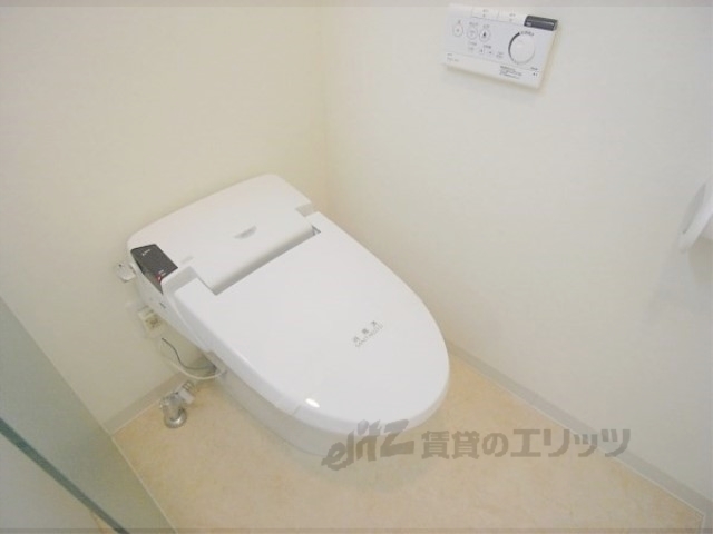 フェミネンス御所西のトイレ写真