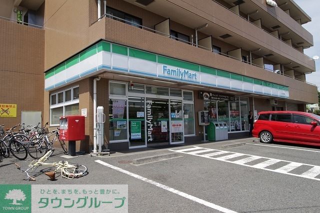 コンビニ　ファミリーマート（コンビニ）まで320m