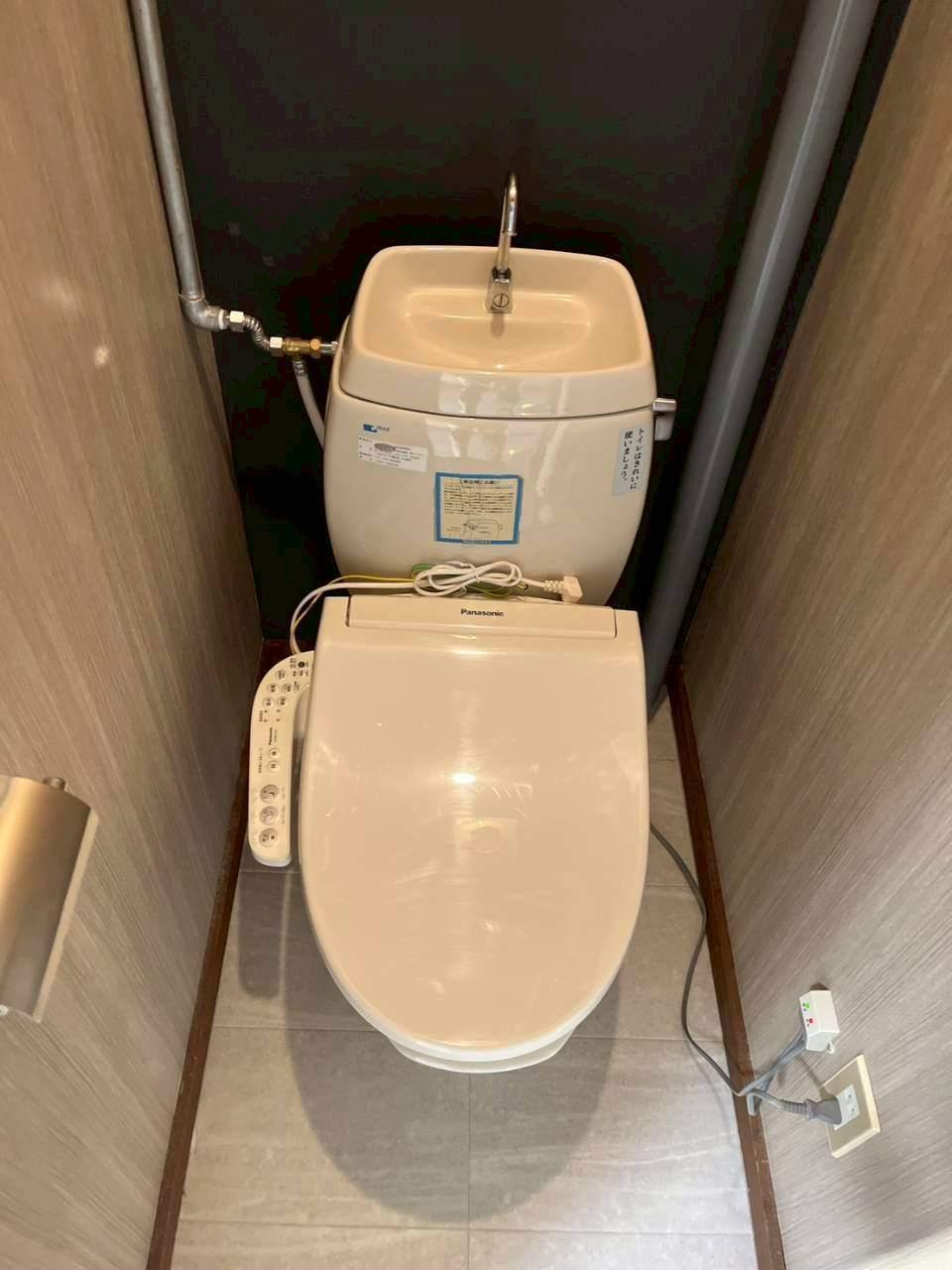 トイレ　温水洗浄便座トイレ
