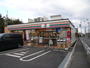 コンビニ　セブンイレブン狛江猪方3丁目店（コンビニ）まで240m