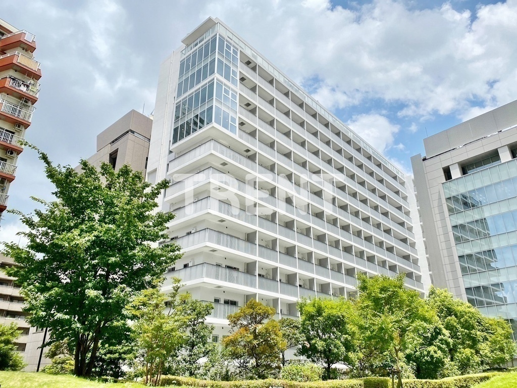 コンフォリア東新宿の建物外観