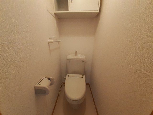 【亀山市天神のアパートのトイレ】
