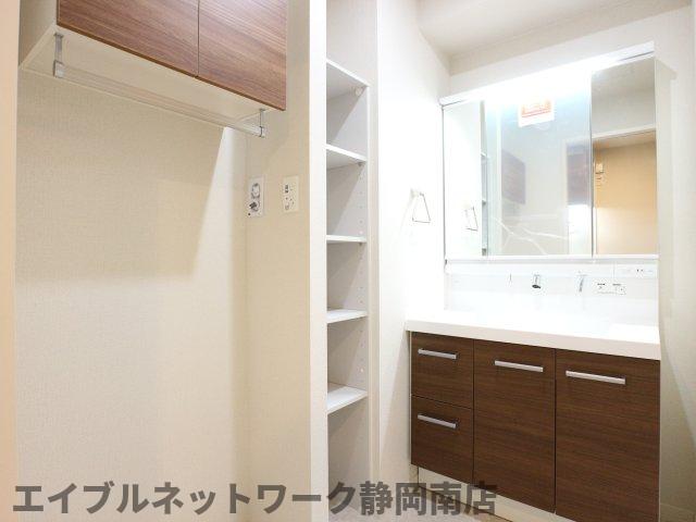 洗面設備　使いやすい洗面所です