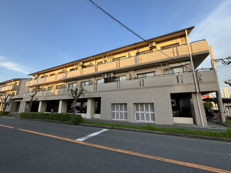 茨木市白川のマンションの建物外観