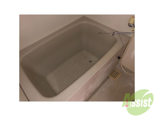 バス・シャワールーム　バスルームは狭すぎず、シャワーも浴びやすそうです。