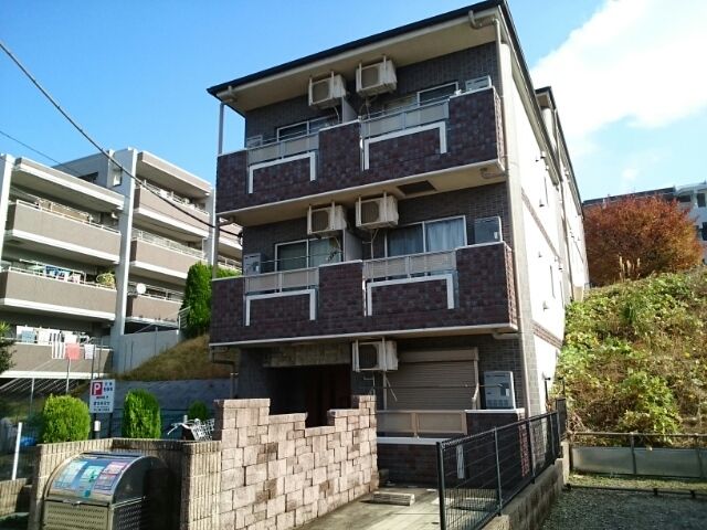 横浜市都筑区早渕のマンションの建物外観