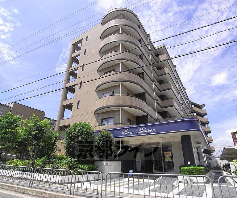 【京都市伏見区向島津田町のマンションの建物外観】