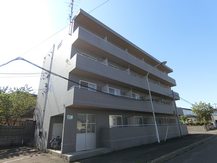 北広島市朝日町のマンションの建物外観