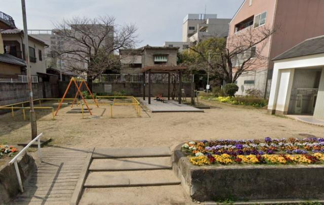 【高松市塩屋町のマンションの公園】