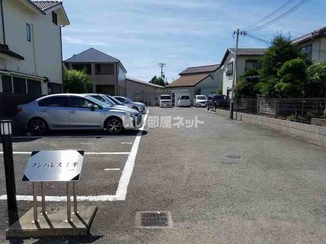 【和歌山市手平のアパートの駐車場】