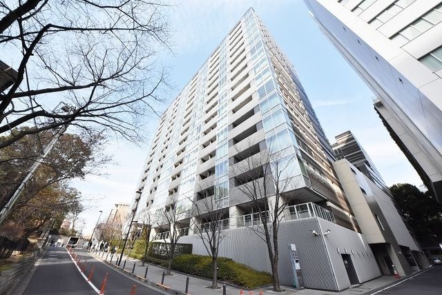 【渋谷区神宮前のマンションの建物外観】