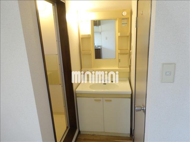 洗面設備　独立洗面台付きです