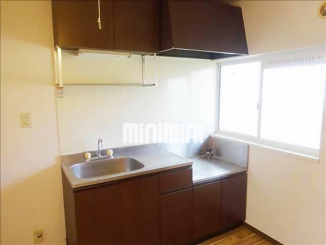 キッチン　窓付きで明るいキッチン