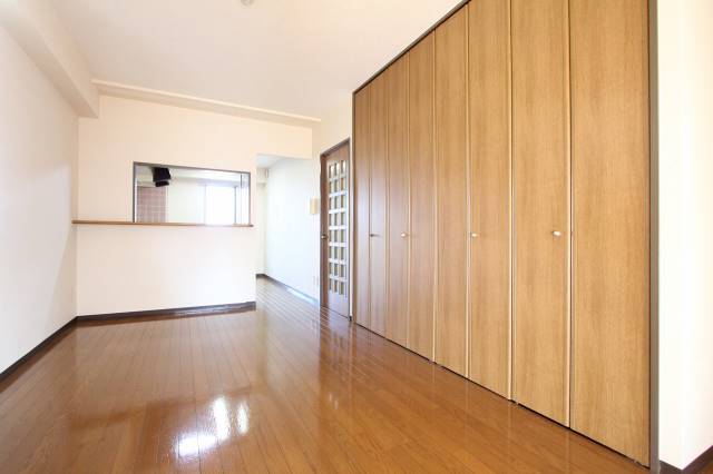 居室・リビング　綺麗で収納力もありますよ