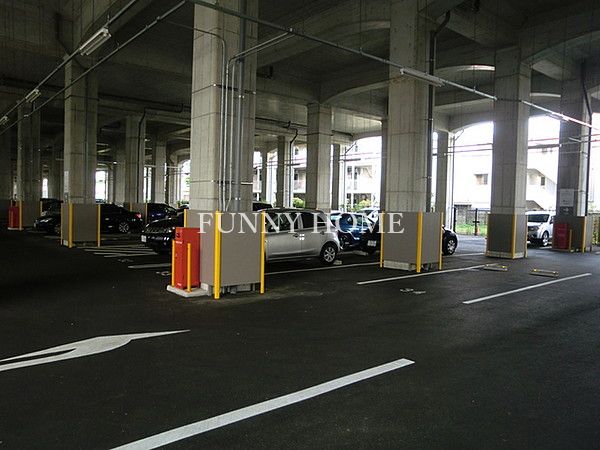 【世田谷区宮坂のマンションの駐車場】