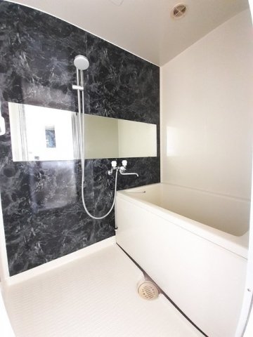 バス・シャワールーム　落ち着いた空間のお風呂です