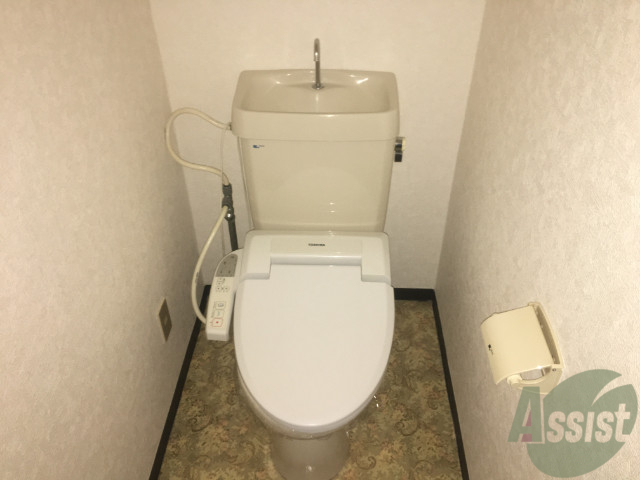 トイレ　トイレスペースも広いのでご安心ください。