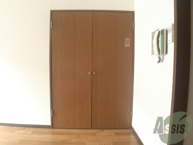 収納　結構いろいろ収納などができそうな感じに見えますね。