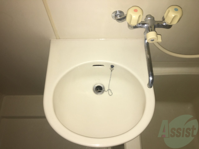 洗面設備　洗面台はこのような感じです。コンパクトですね。